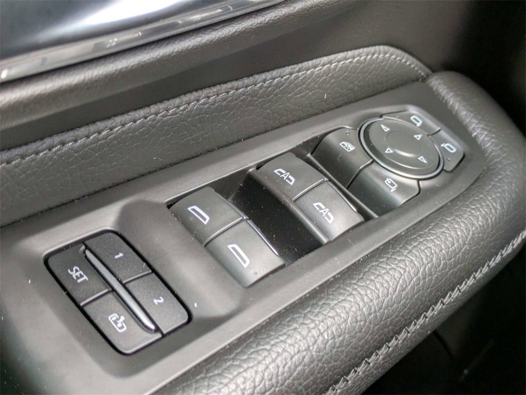 Used 2021 GMC Yukon Denali w/ Denali Premium Package image 26