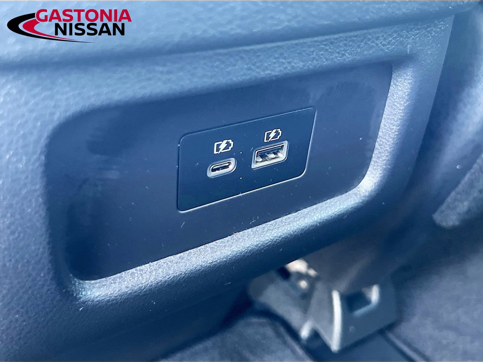 Used 2024 Nissan Pathfinder SL FWD image 34