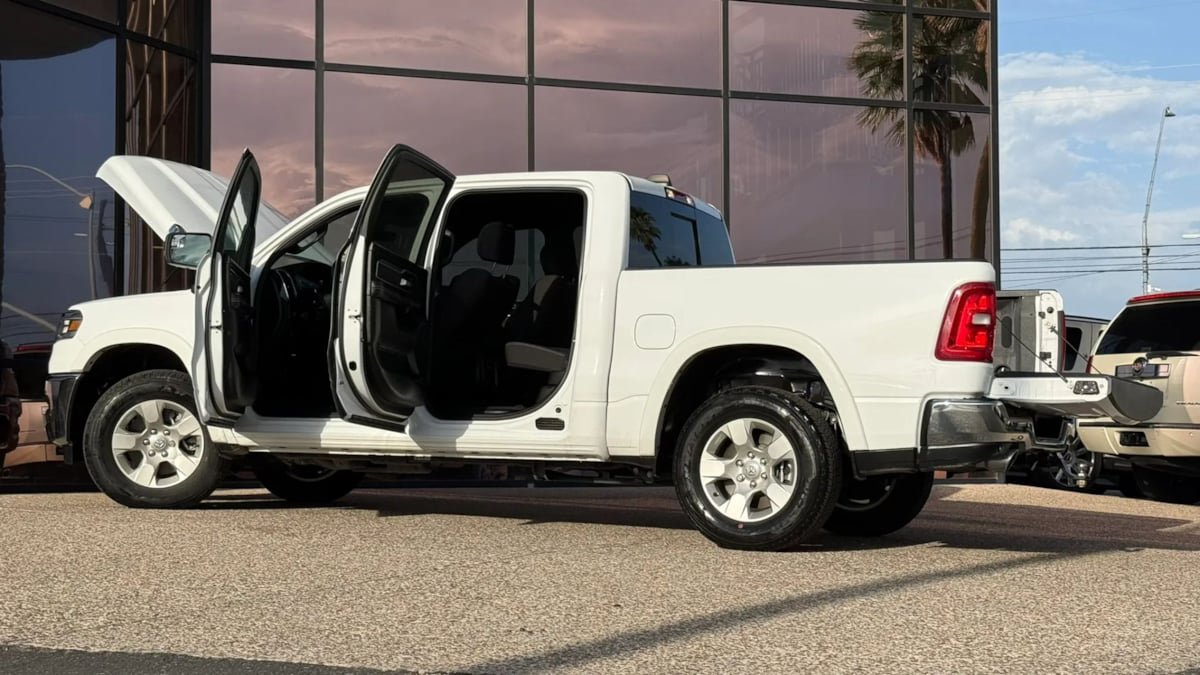 Used 2025 RAM 1500 Big Horn AWD/4WD image 29