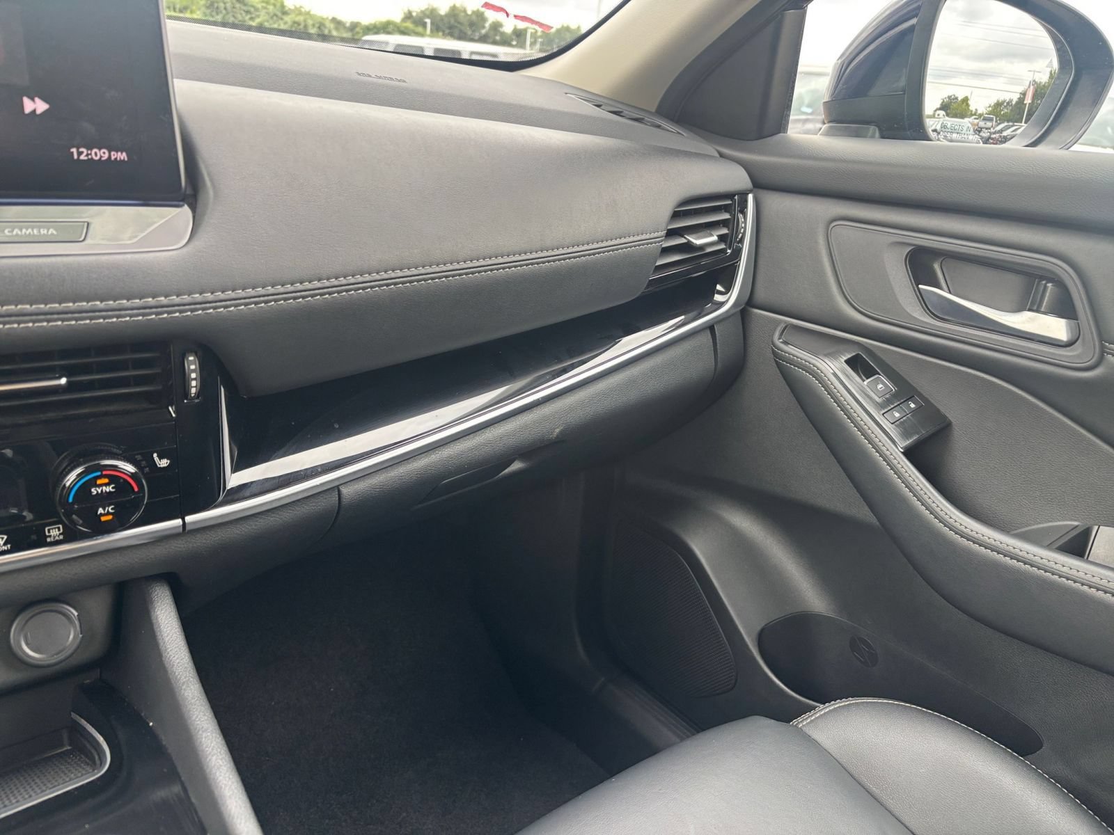 Used 2026 Nissan Rogue SL FWD image 37
