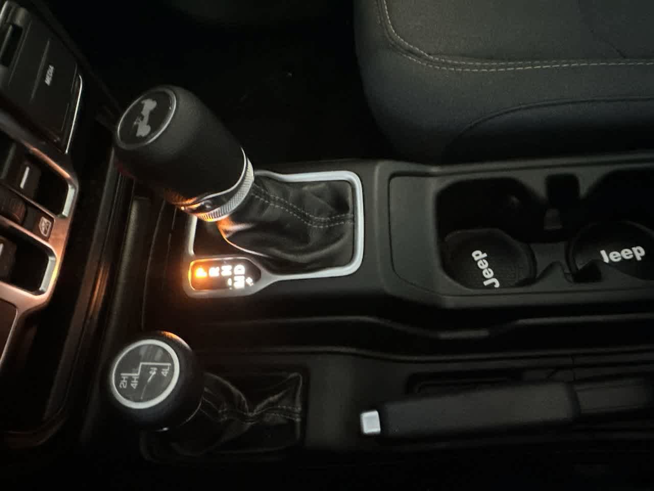 Used 2024 Jeep Wrangler Unlimited Sport AWD/4WD image 21
