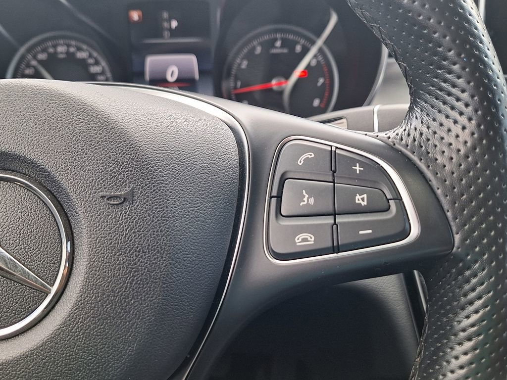 Used 2019 Mercedes-Benz GLC 300 4MATIC w/ Premium Package image 16