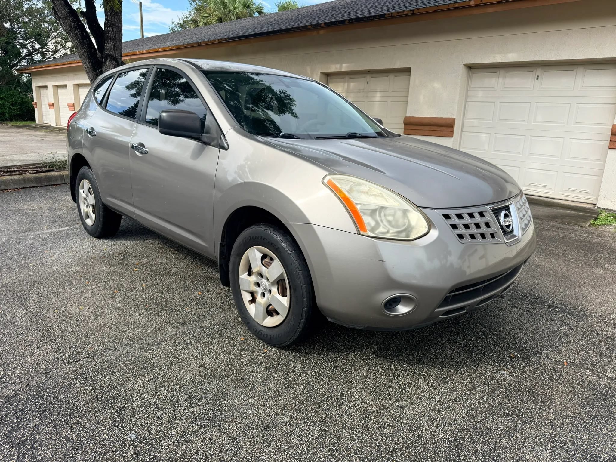 Used 2010 Nissan Rogue S FWD image 1