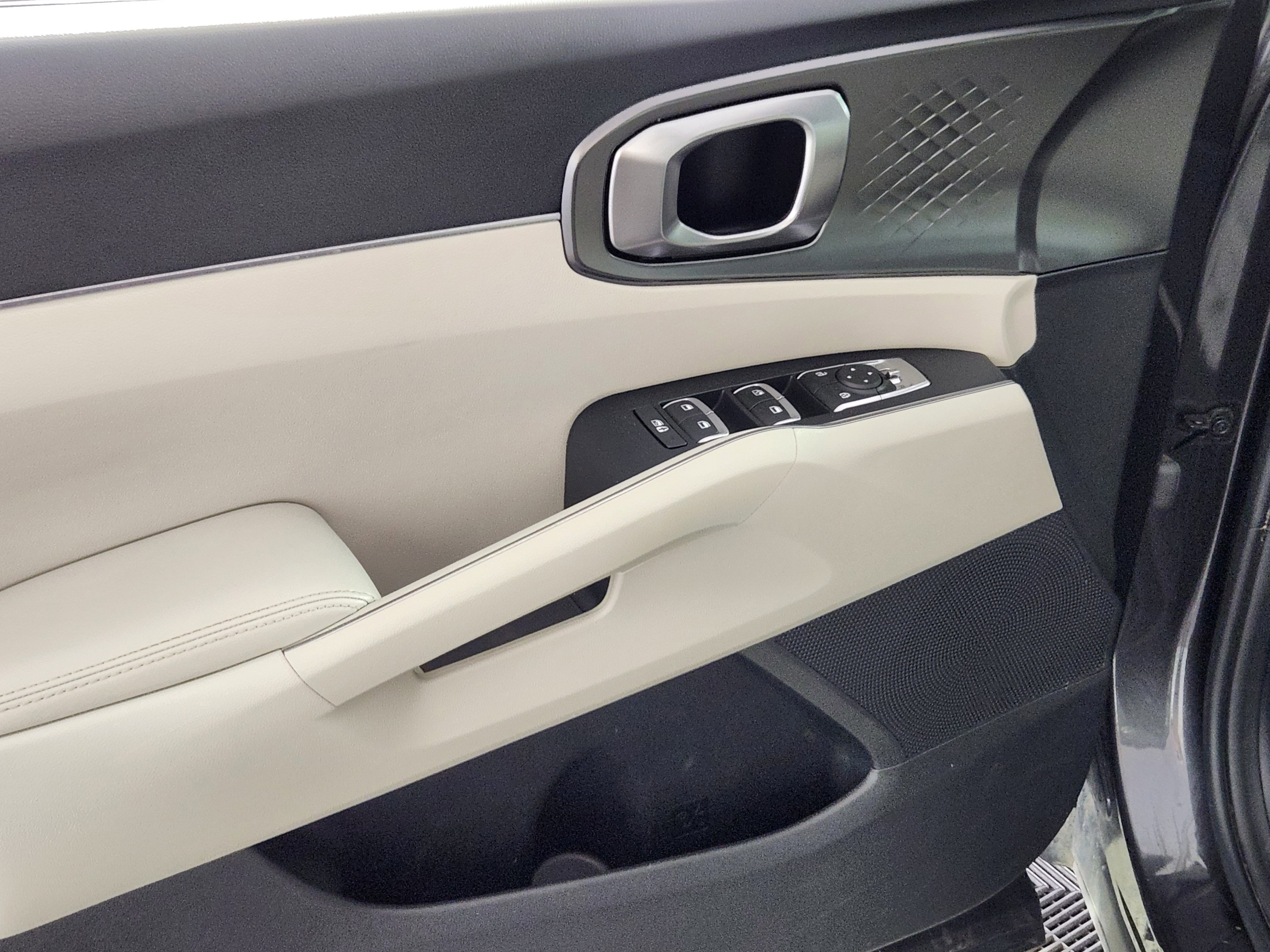 Used 2023 Kia Sorento EX image 16