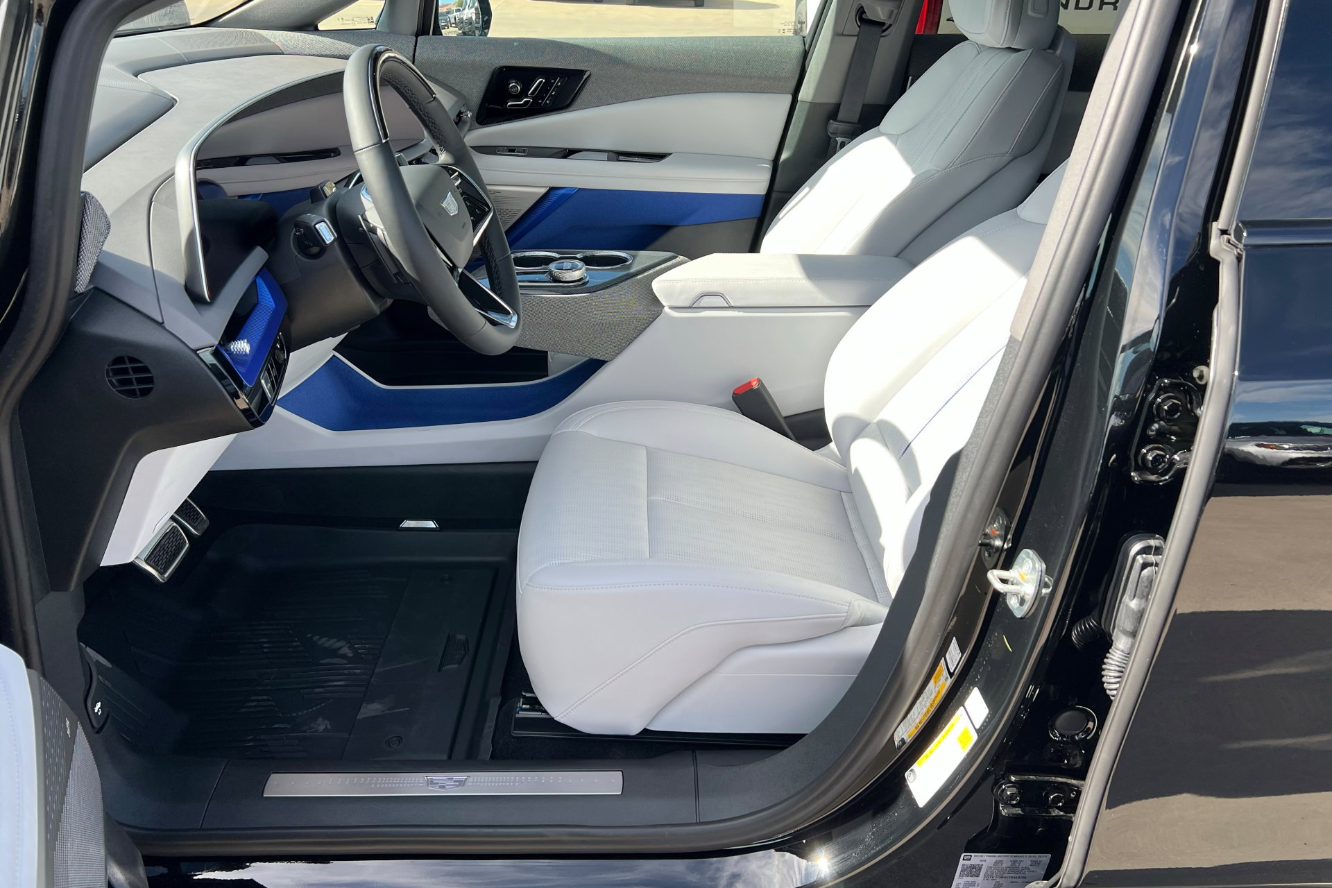 New 2026 Cadillac Optiq Sport 2 w/ LPO, Floor Liner Package AWD/4WD image 18