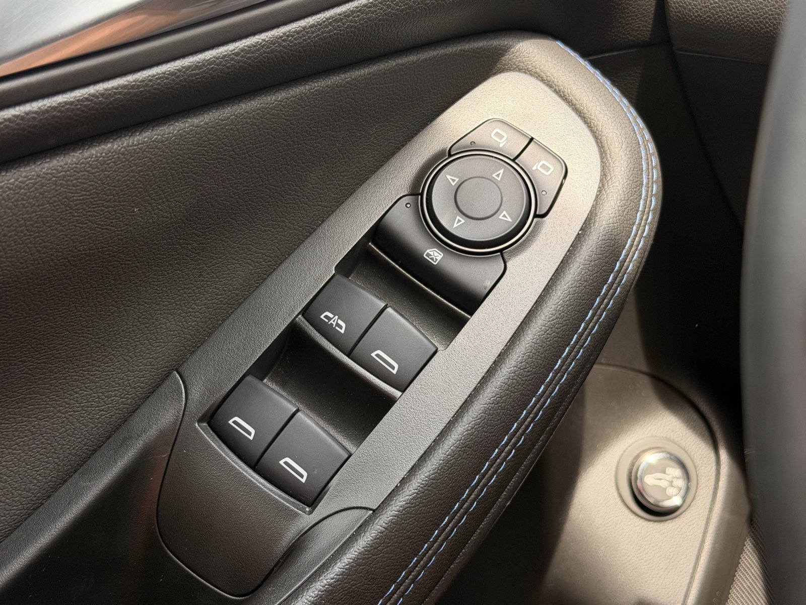 Used 2025 Buick Encore GX Sport Touring w/ Comfort Package FWD image 18