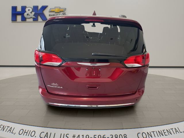 Used 2017 Chrysler Pacifica Touring-L FWD image 6