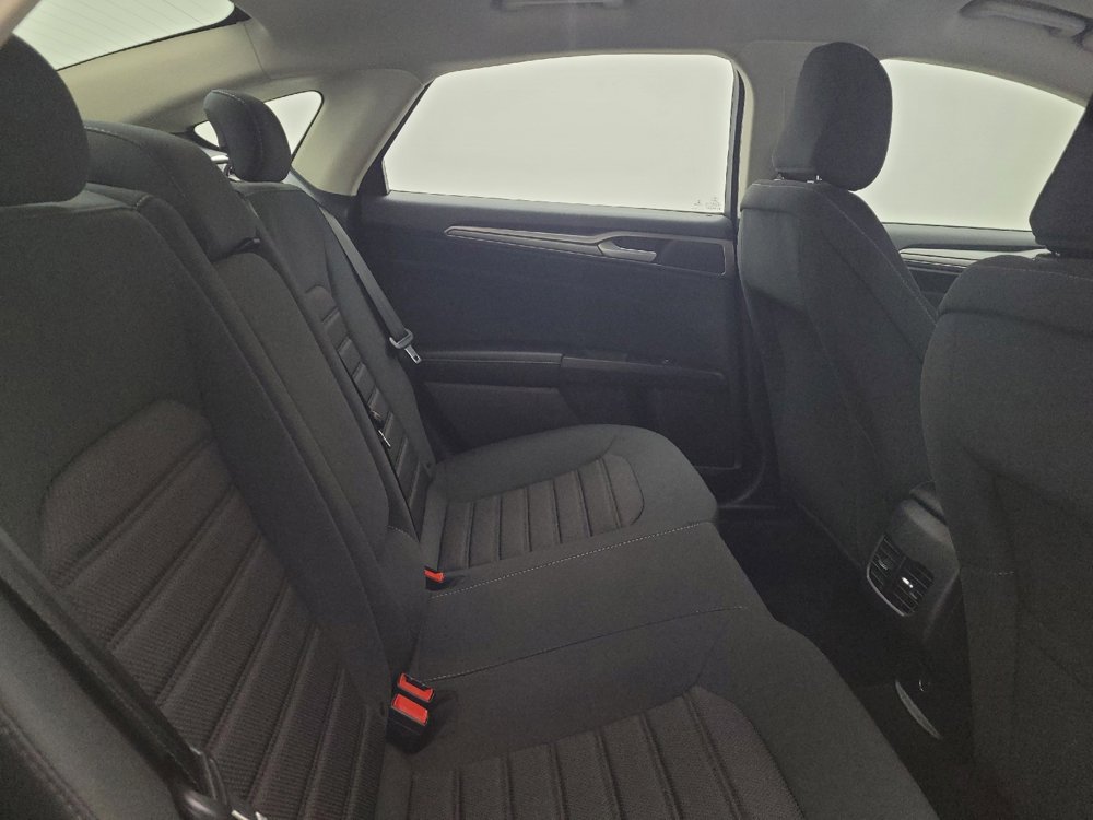 Used 2020 Ford Fusion SE image 19