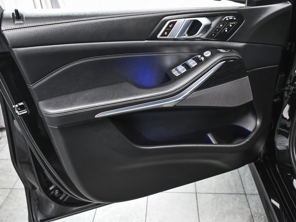 Used 2024 BMW X7 xDrive40i w/ Executive Package image 9
