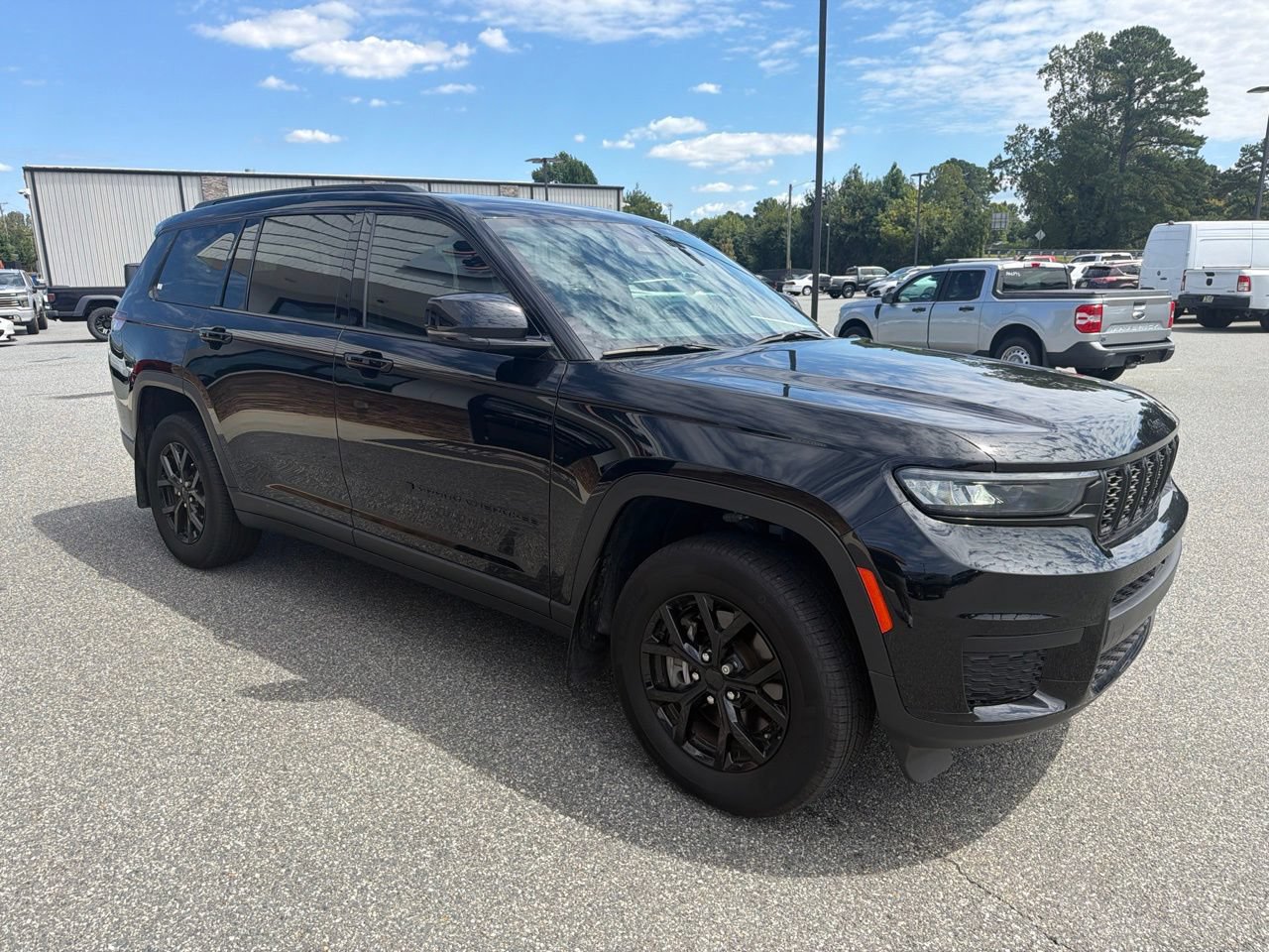 Used 2024 Jeep Grand Cherokee L Laredo AWD/4WD image 11