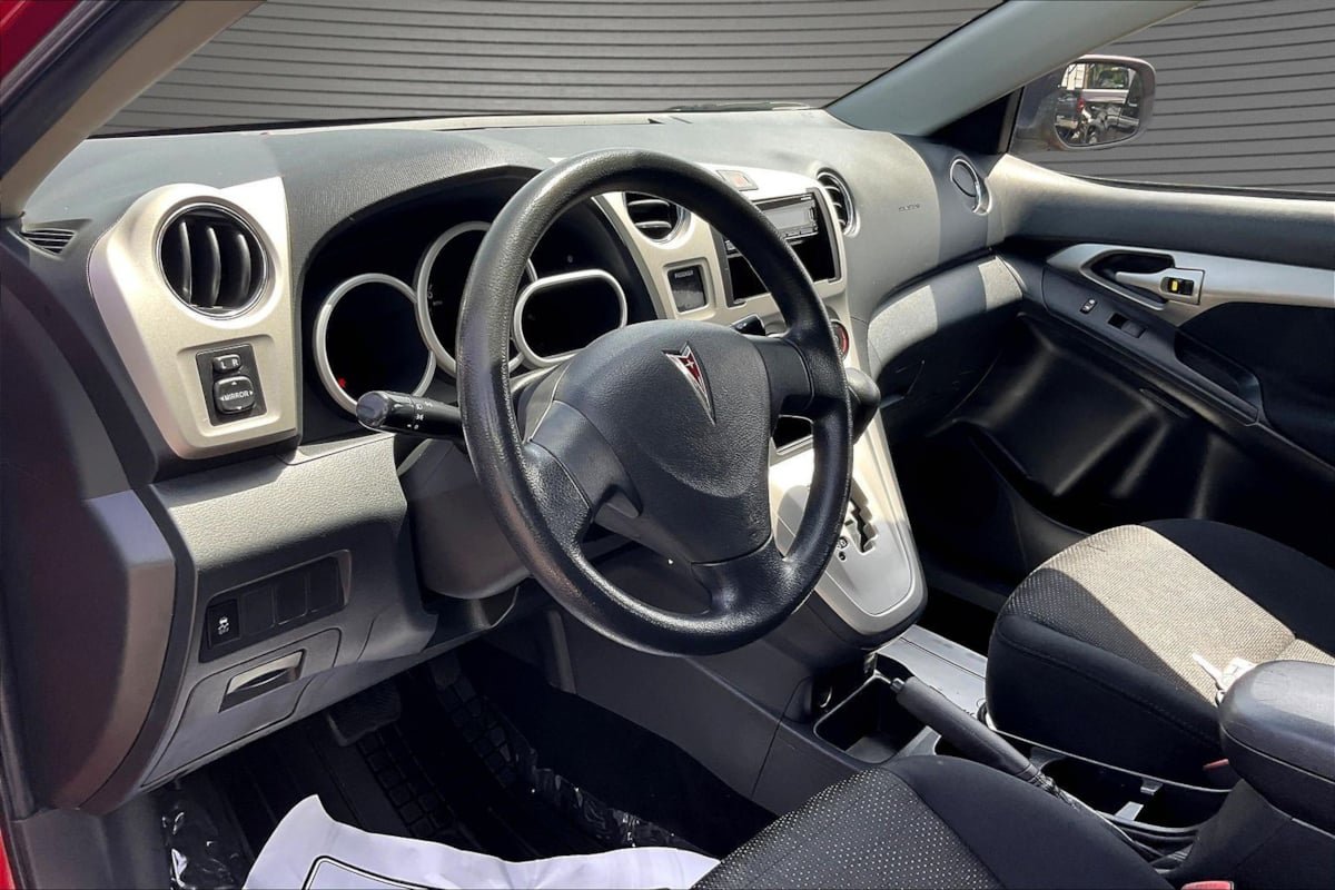 Used 2010 Pontiac Vibe w/ Preferred Package FWD image 16