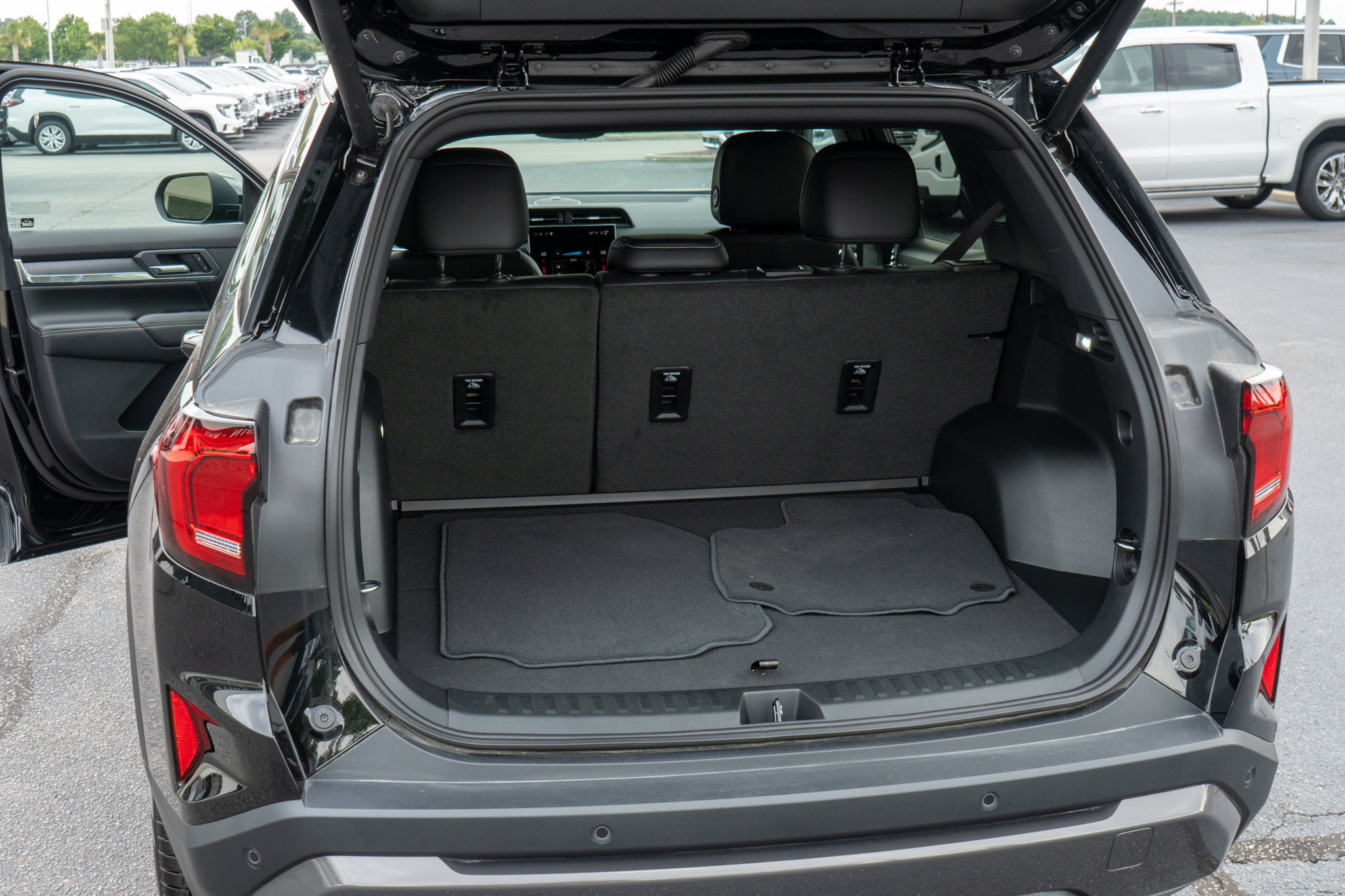 New 2027 GMC Terrain Elevation w/ Elevation Premium Package FWD image 31