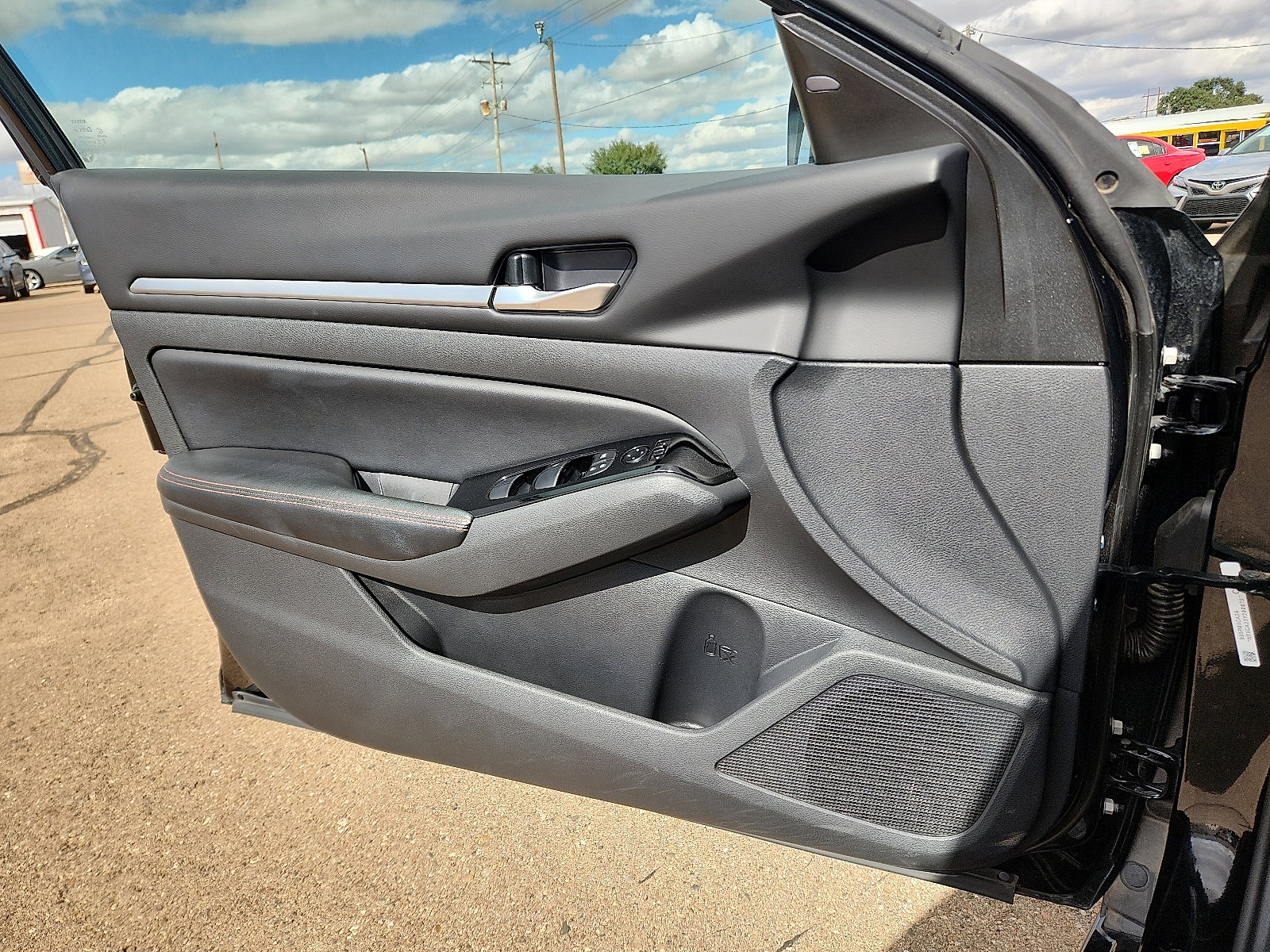 Used 2024 Nissan Altima 2.5 SR image 12