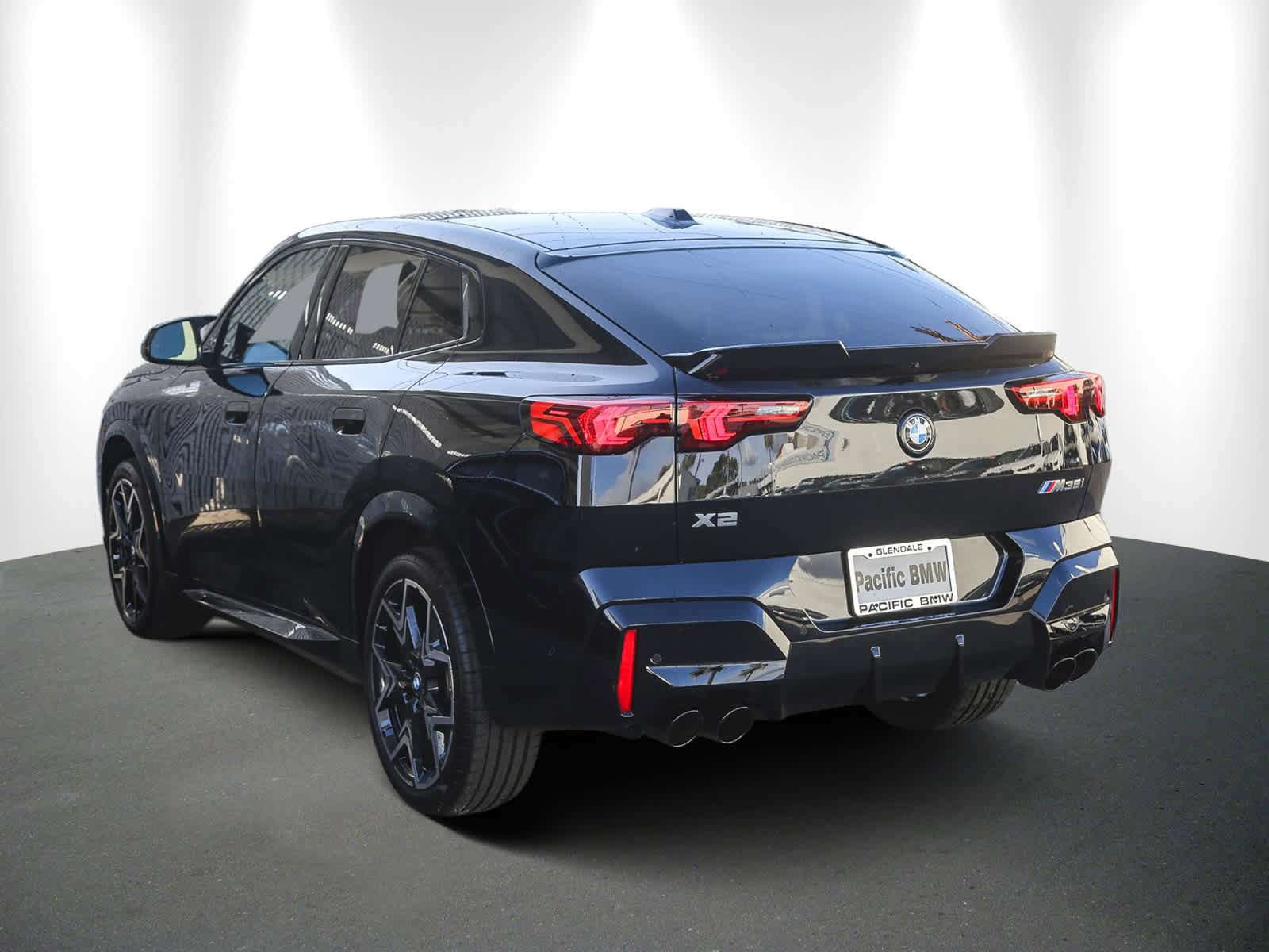 Used 2025 BMW X2 M35i w/ Premium Package image 4