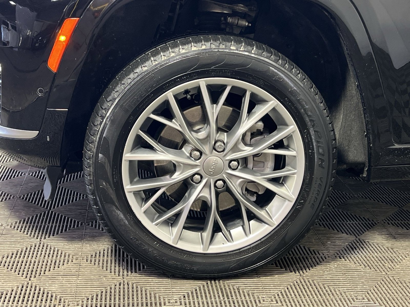 Used 2023 Jeep Grand Cherokee L Summit w/ Advanced Protech Group IV image 12