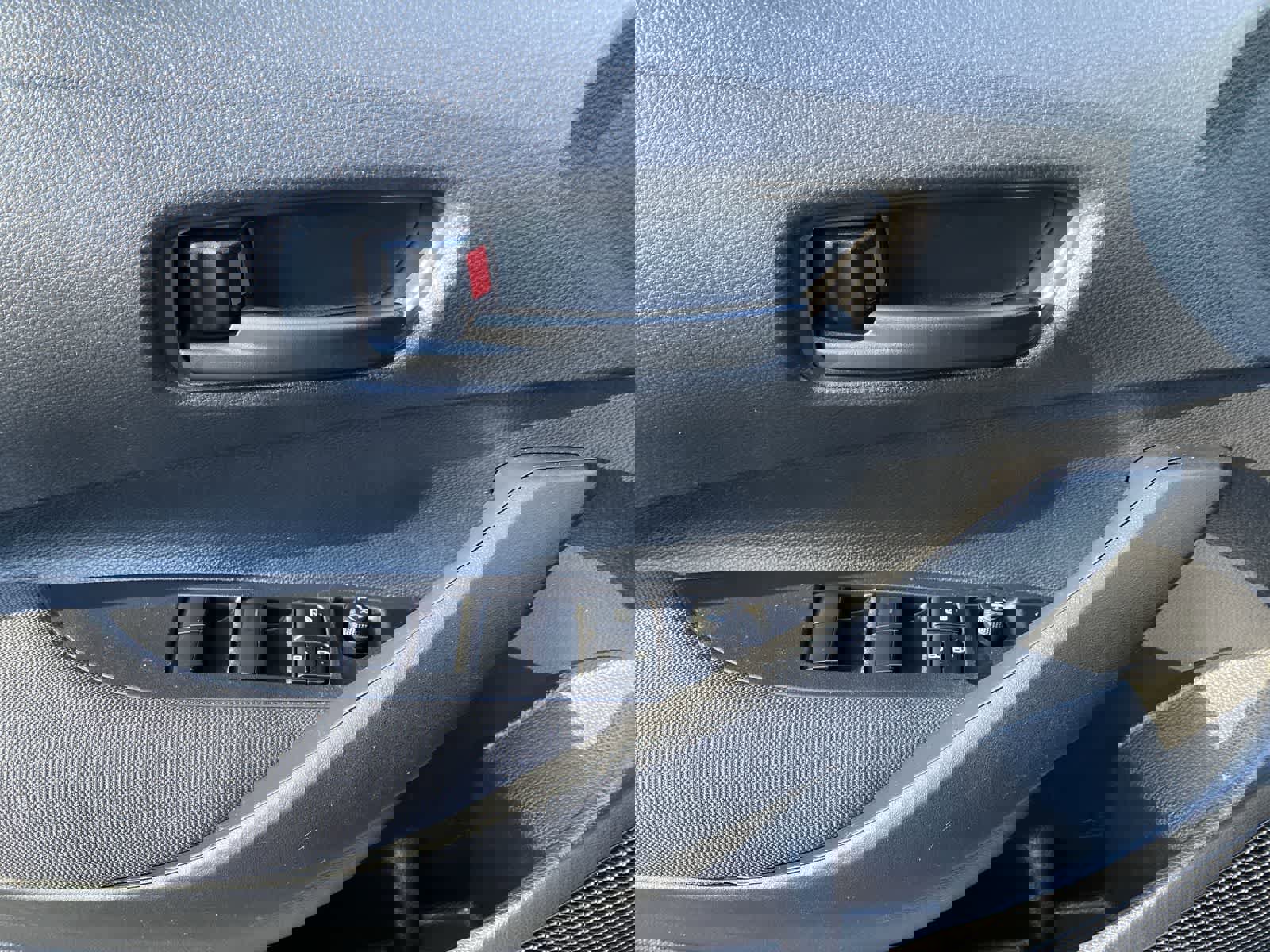 Used 2025 Toyota Corolla LE image 20