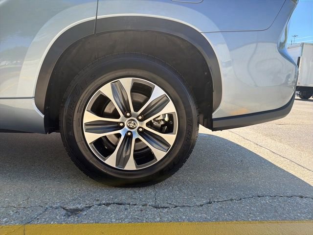 Used 2023 Toyota Highlander XLE image 36