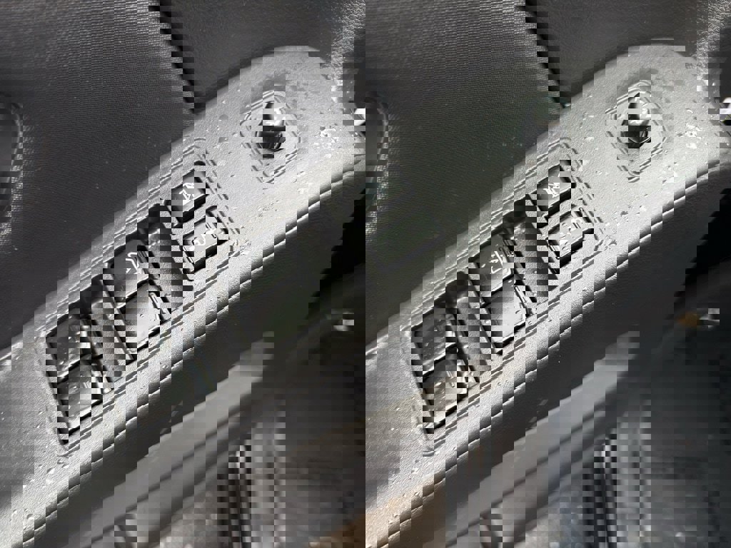 Used 2022 Nissan Frontier SV w/ Technology Package image 12