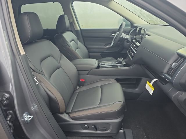 New 2025 Nissan Pathfinder SL image 9