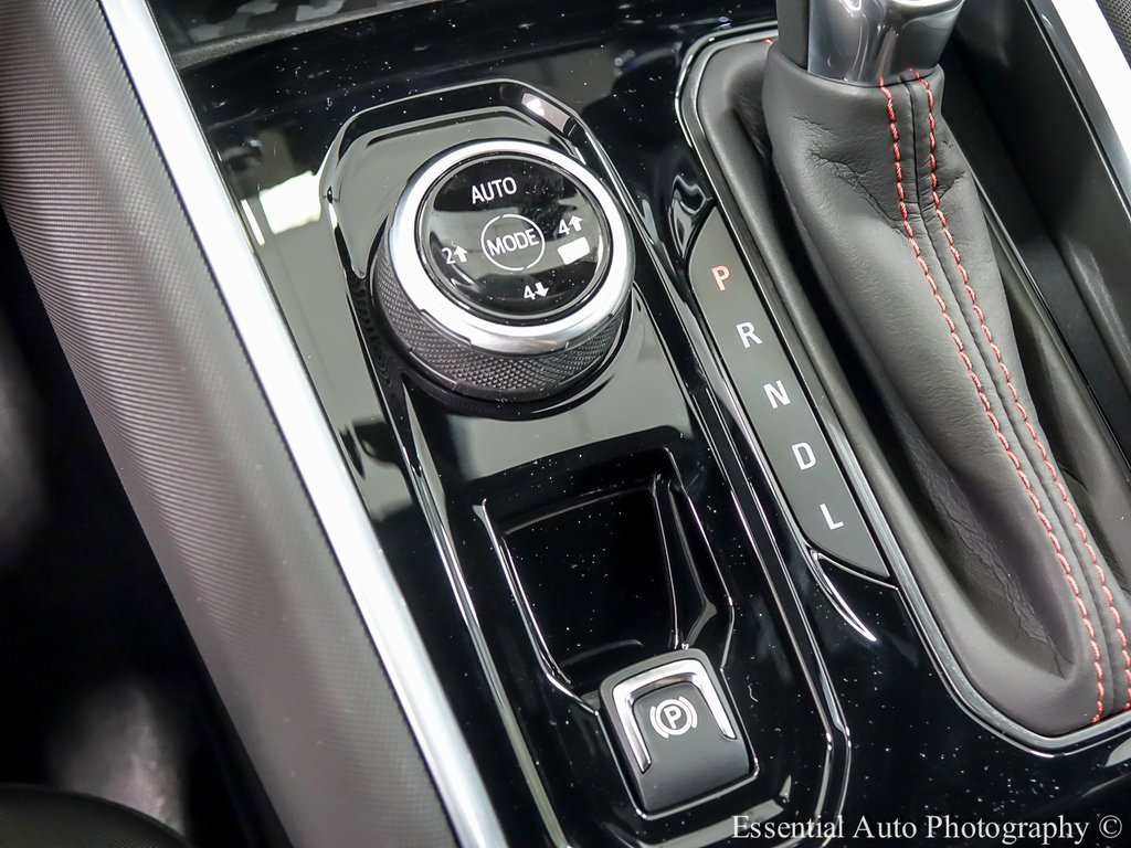 Used 2024 Chevrolet Colorado Z71 w/ Z71 Convenience Package 2 image 17