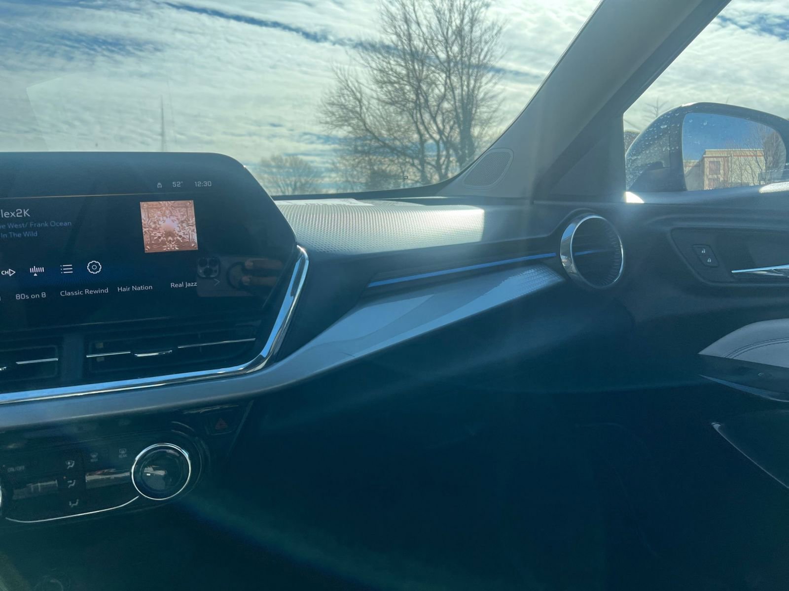 Used 2025 Chevrolet Trax LT image 33