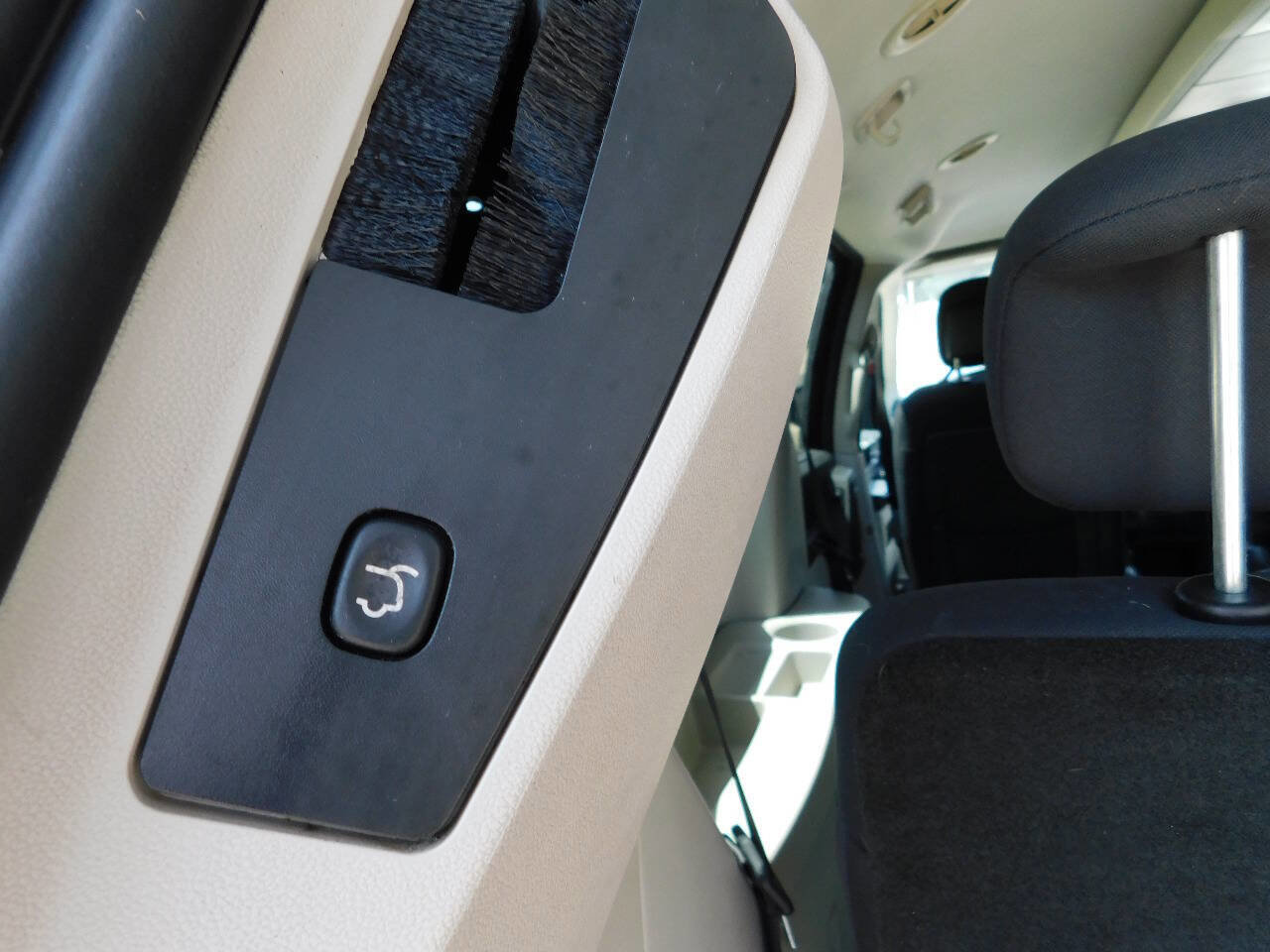 Used 2010 Dodge Grand Caravan Crew w/ Family Value Group image 18