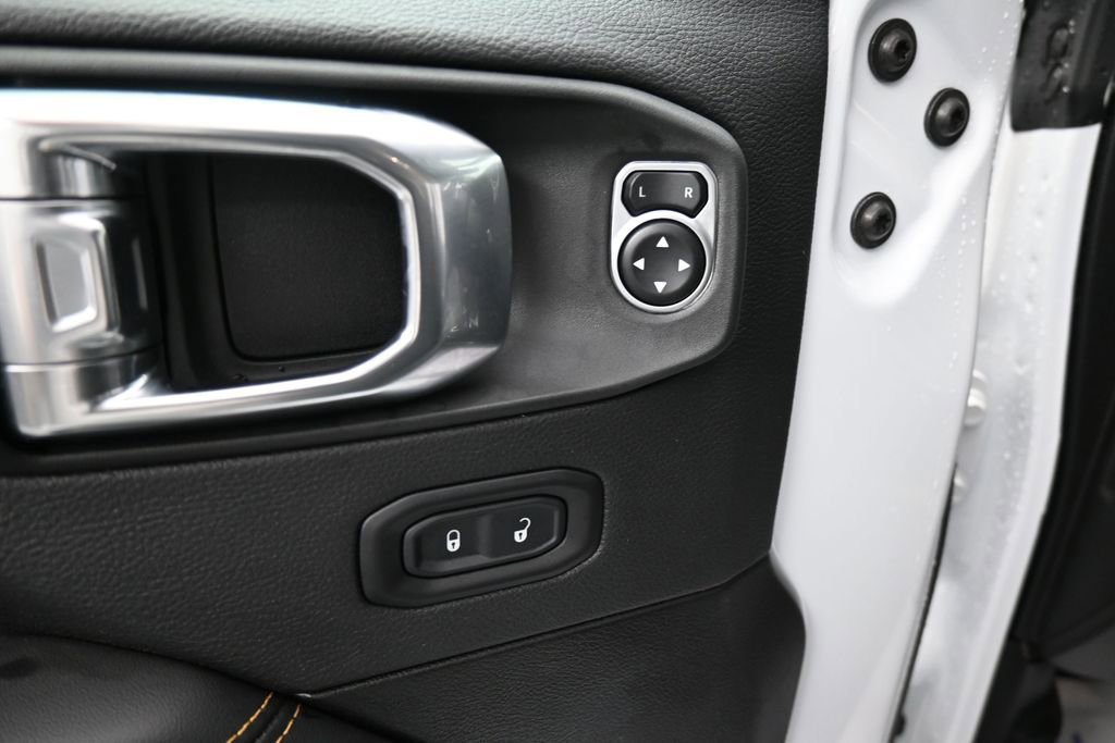 Used 2025 Jeep Wrangler Unlimited Sahara w/ Safety Group AWD/4WD image 29