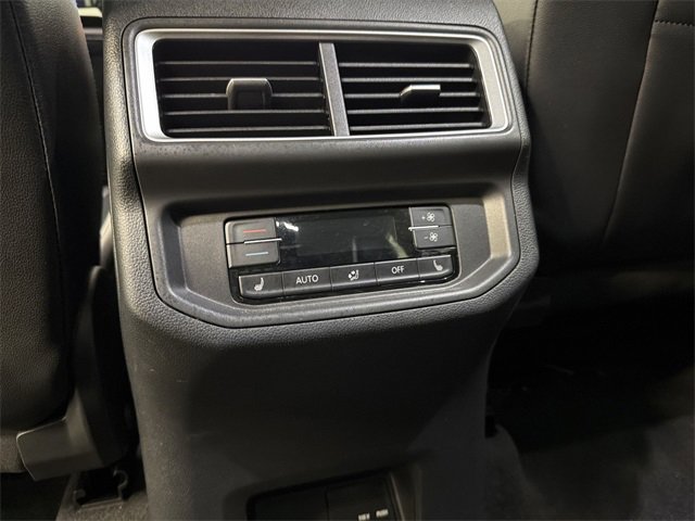 Used 2024 Volkswagen Atlas SEL Premium R-Line image 18