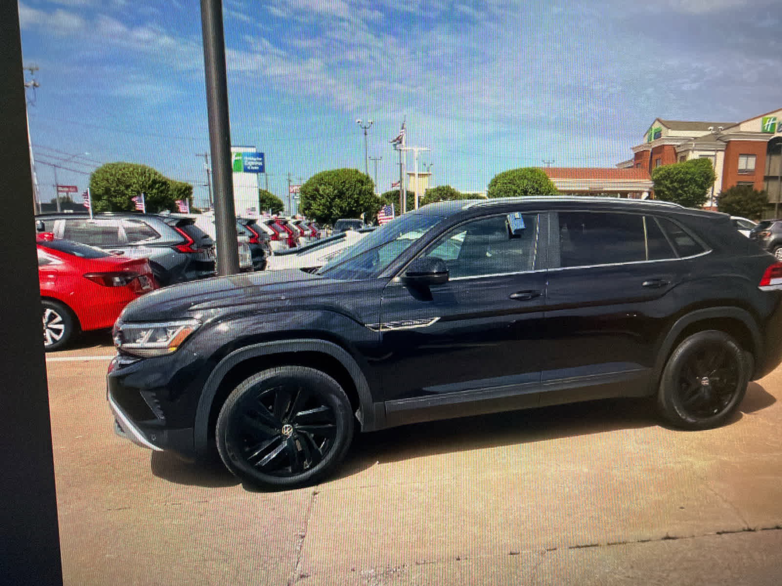Used 2020 Volkswagen Atlas Cross Sport SE w/ Panoramic Sunroof Package FWD image 5