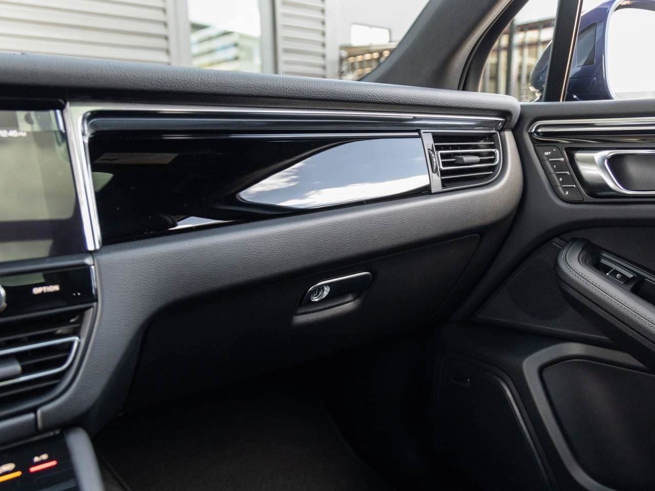 New 2026 Porsche Macan image 82