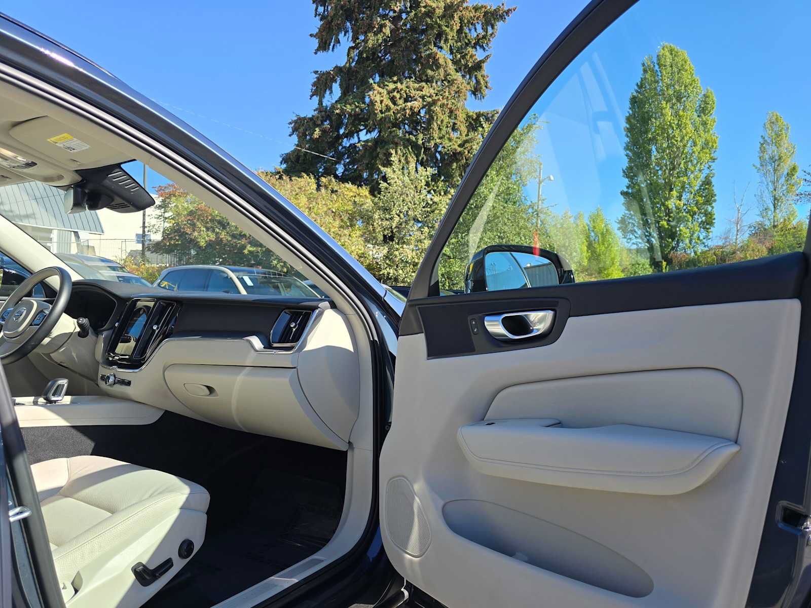Certified 2024 Volvo XC60 B5 Core w/ Climate Package AWD/4WD image 12