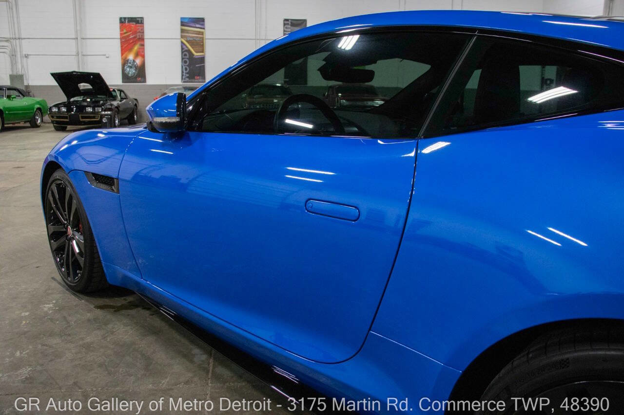 Used 2020 Jaguar F-TYPE R image 22