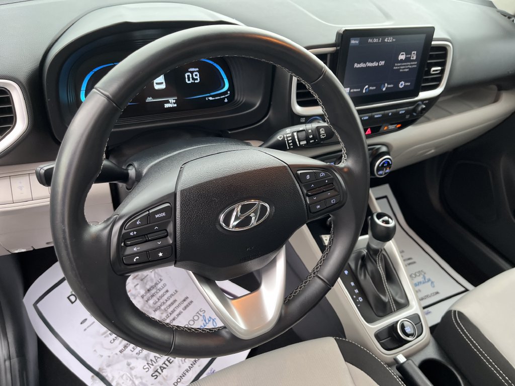 Used 2025 Hyundai Venue SEL FWD image 14
