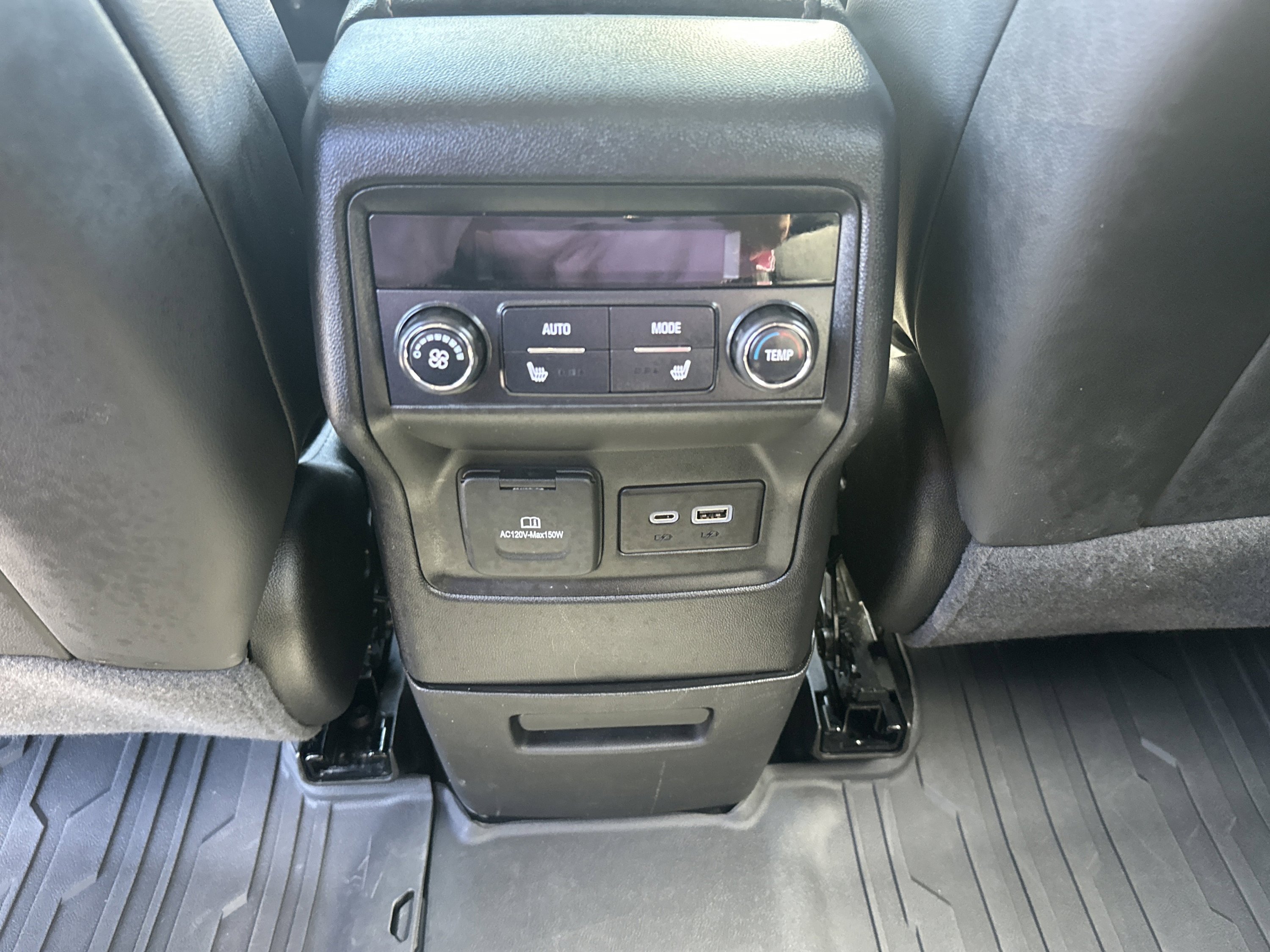 Used 2022 GMC Acadia AT4 w/ Technology Package image 12