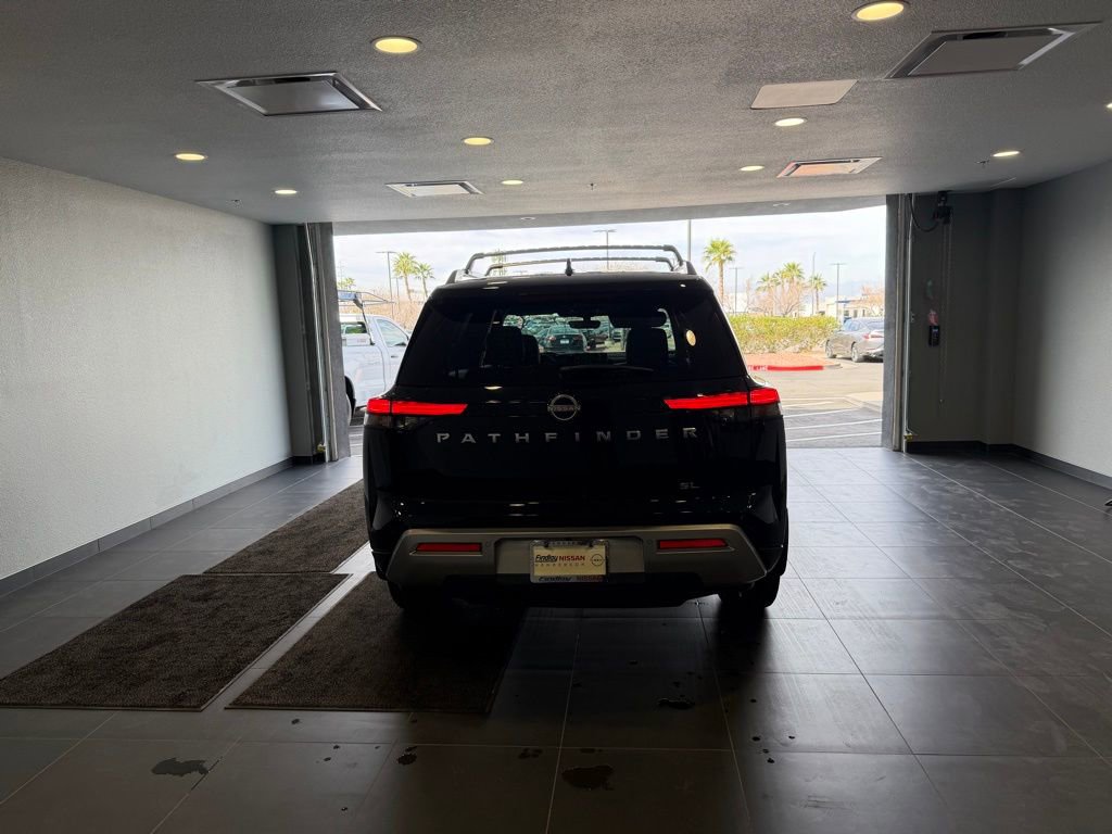 Used 2025 Nissan Pathfinder SL image 6