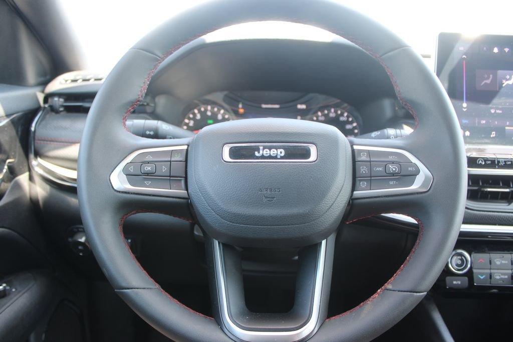 Used 2025 Jeep Compass Trailhawk AWD/4WD image 34