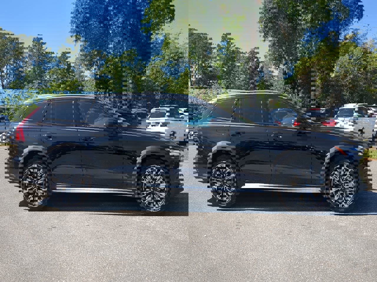 New 2025 Volvo V60 B5 Cross Country Ultra w/ Protection Package Premier image 3