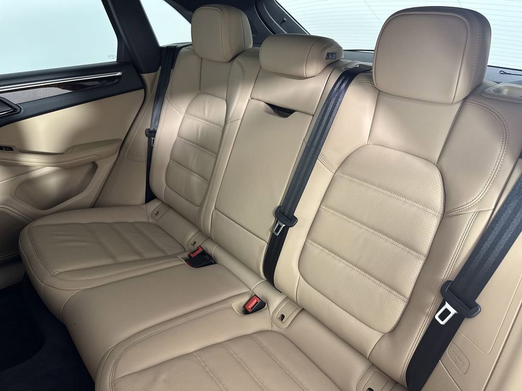Certified 2024 Porsche Macan image 22
