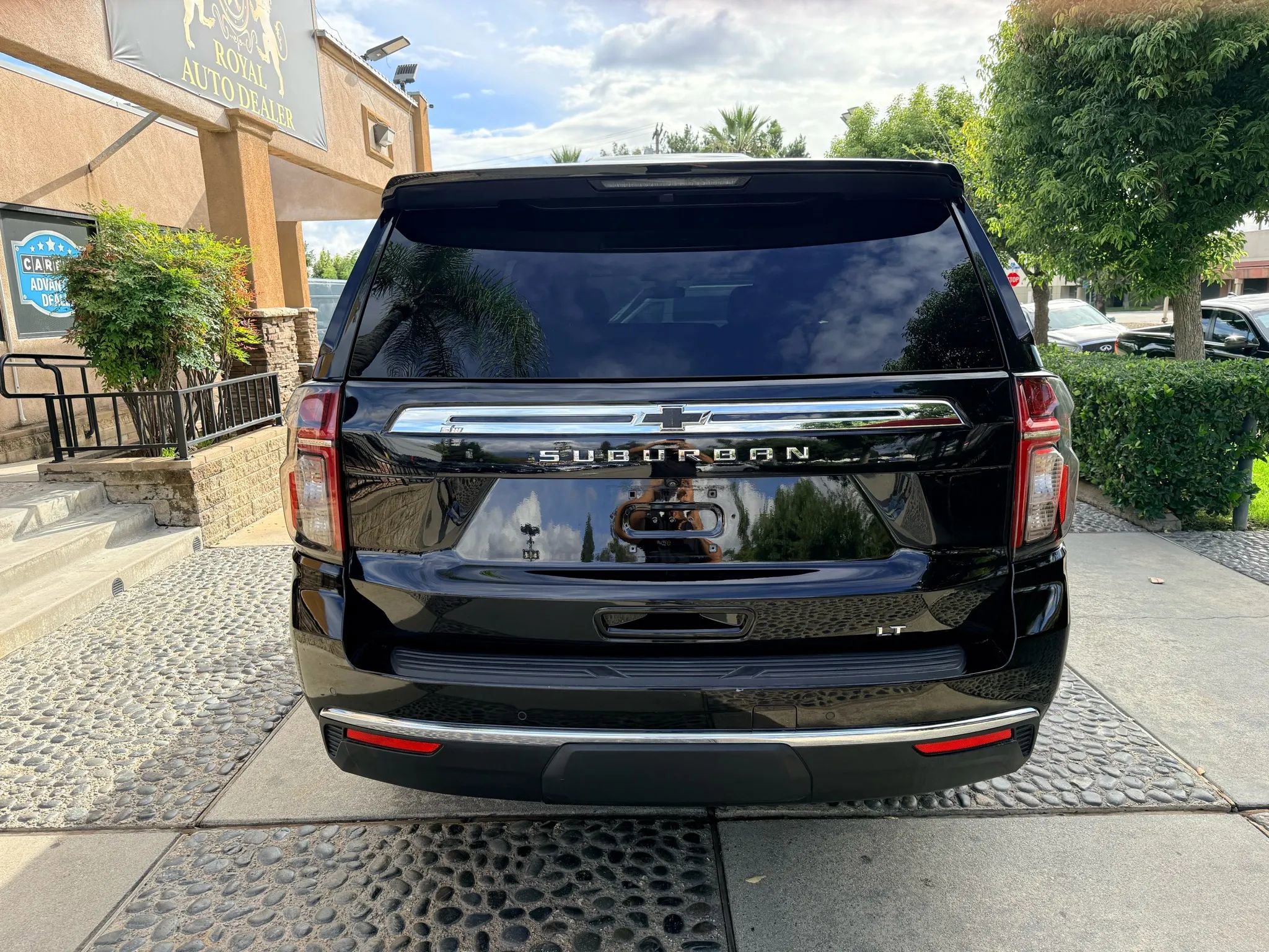 Used 2021 Chevrolet Suburban LT RWD image 6