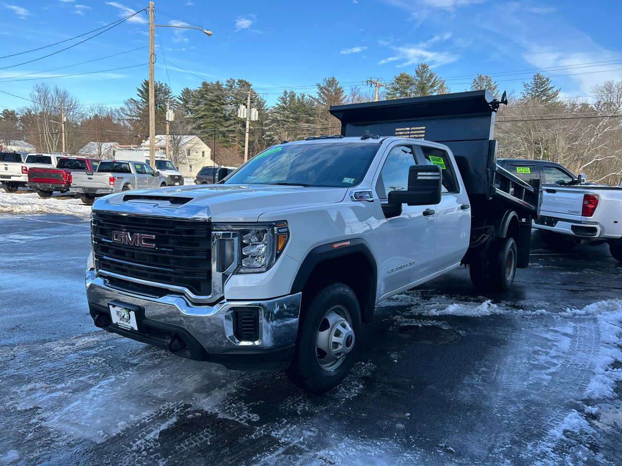 Used 2022 GMC Sierra 3500 Pro w/ Convenience Package image 4