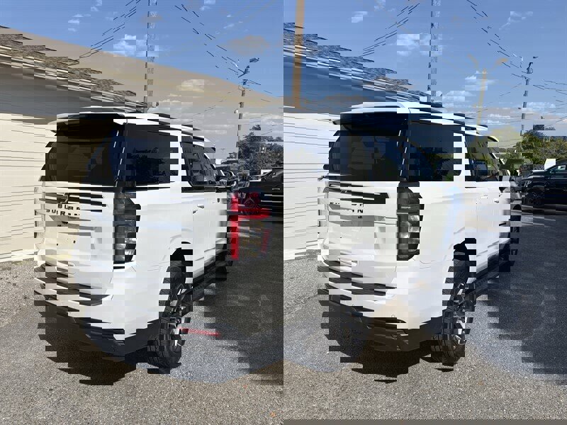 Used 2023 Chevrolet Suburban Z71 image 10