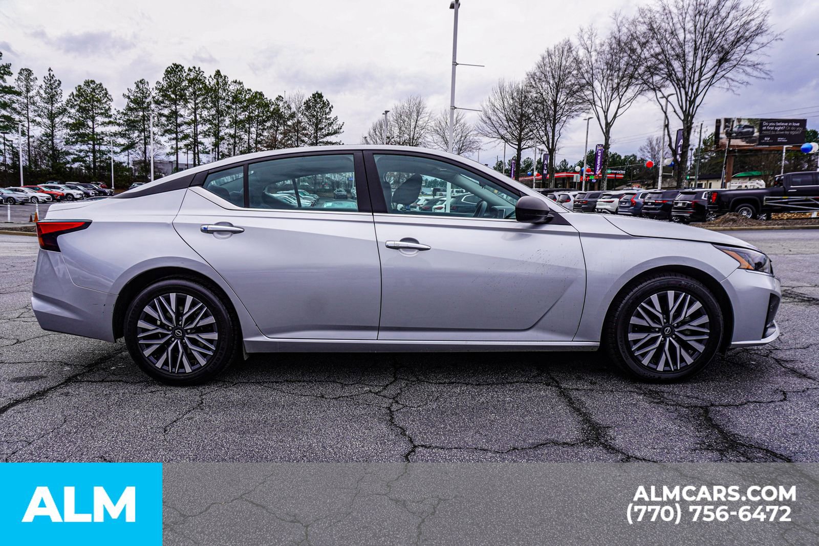 Used 2024 Nissan Altima 2.5 SV image 11