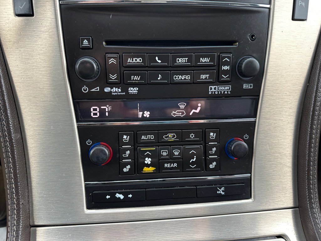 Used 2014 Cadillac Escalade Platinum image 27