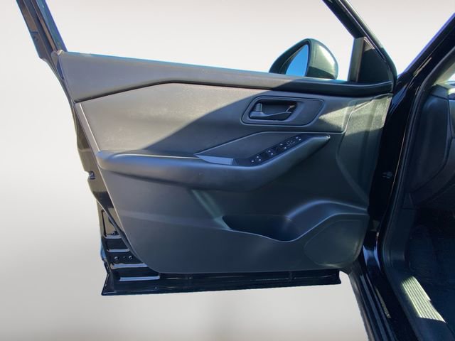 Used 2024 Nissan Rogue S image 16