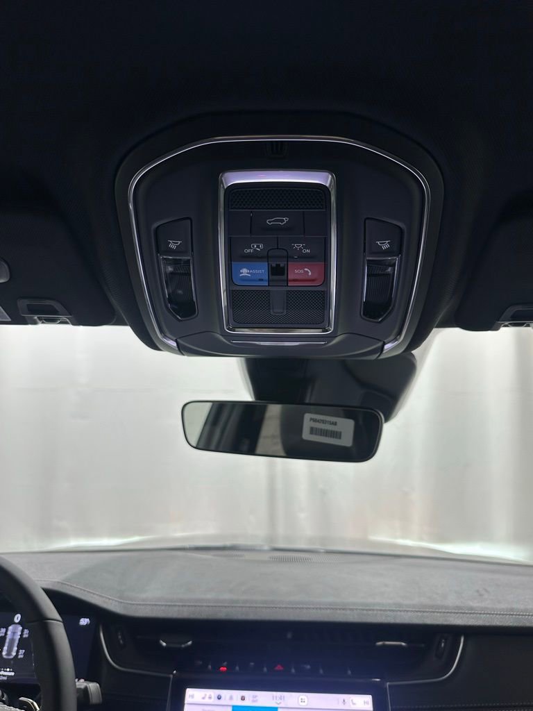 New 2025 Jeep Grand Cherokee Limited w/ Trailer Tow Package image 17