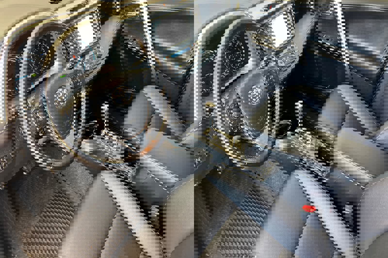 Used 2017 Toyota RAV4 Limited AWD/4WD image 11