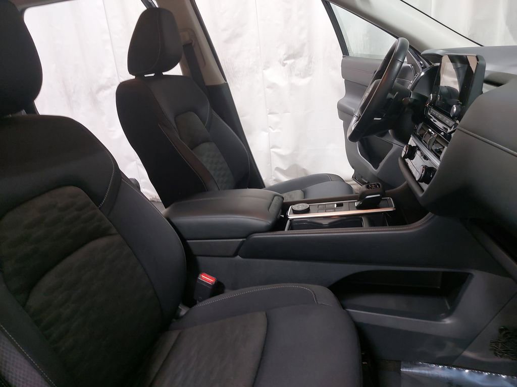 Used 2024 Nissan Pathfinder SV w/ Cargo Package image 10