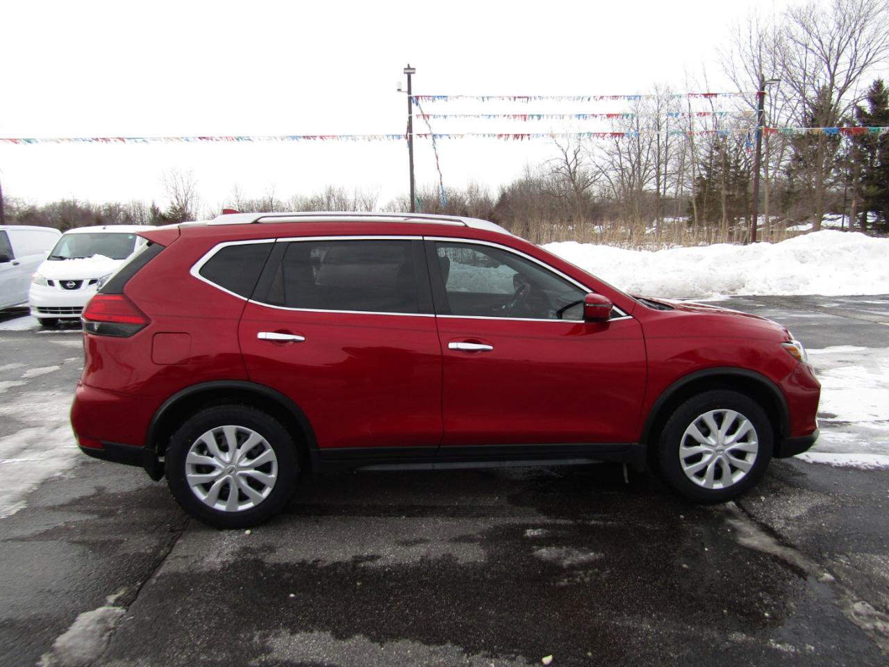 Used 2017 Nissan Rogue S w/ S Appearance Package FWD image 8