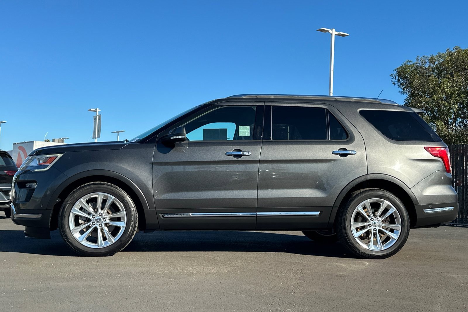 Used 2018 Ford Explorer Limited w/ Equipment Group 301A image 7