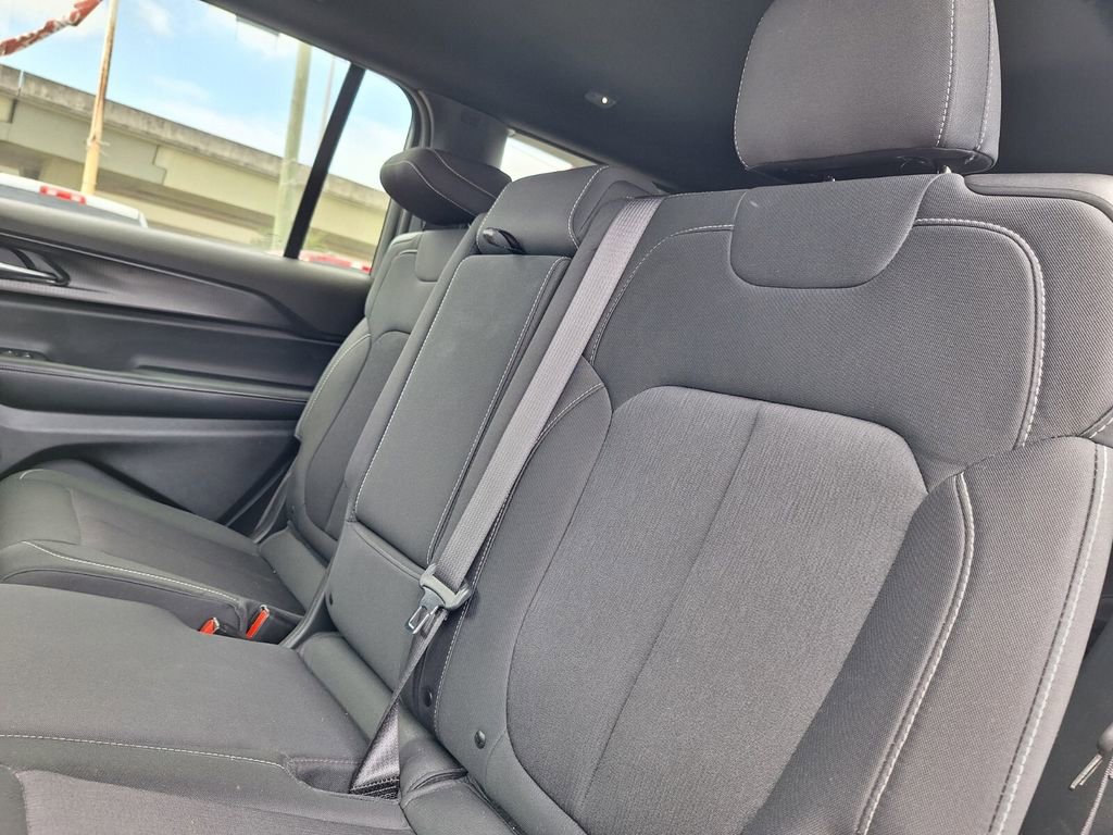 Used 2025 Jeep Grand Cherokee L Laredo image 23